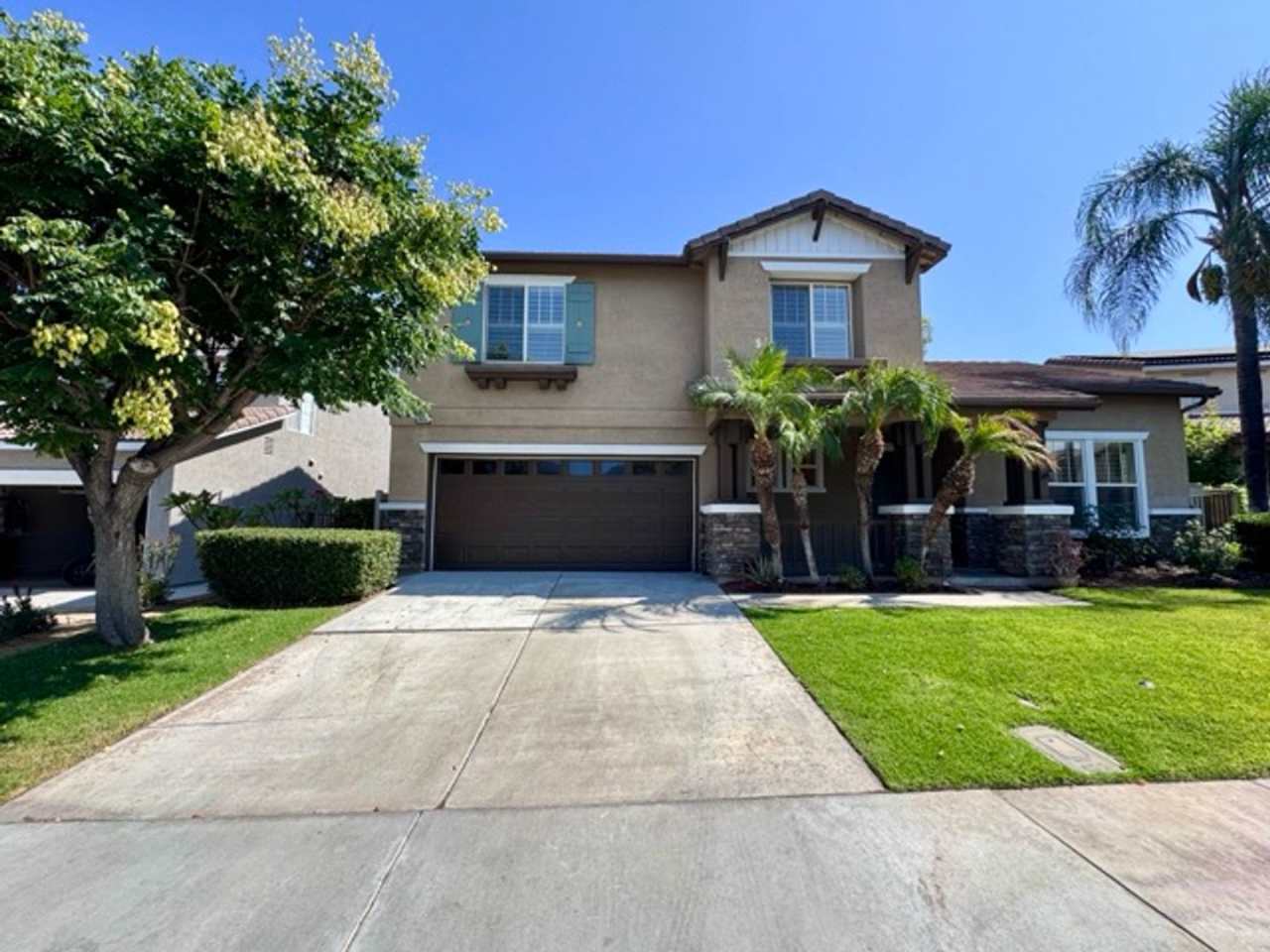 Beautiful Corona Pool Home with 4 bedroom 2.5 Bath, W/Home office and Putting green