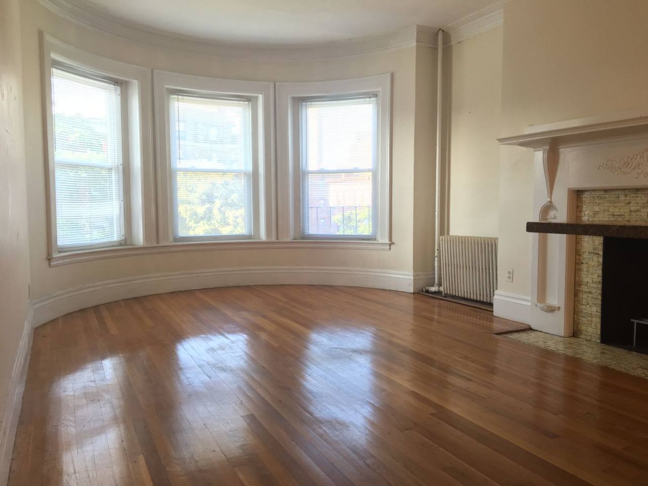 Great 1bed / 1bath in Fenway/Kenmore available 9/1/2026 no broker fee heat and hot water included