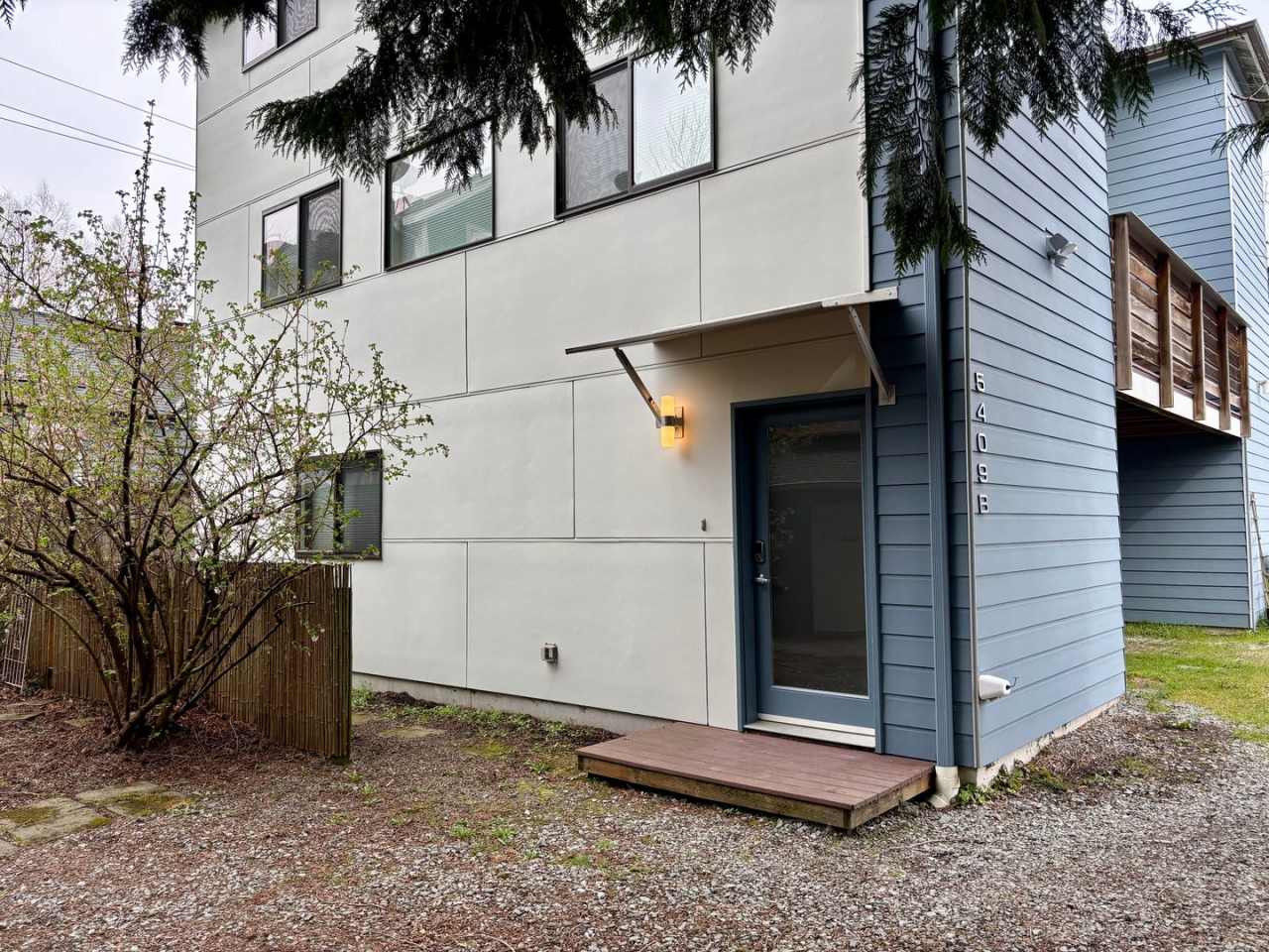 Bright  Modern End-Unit Townhome in Prime Location
