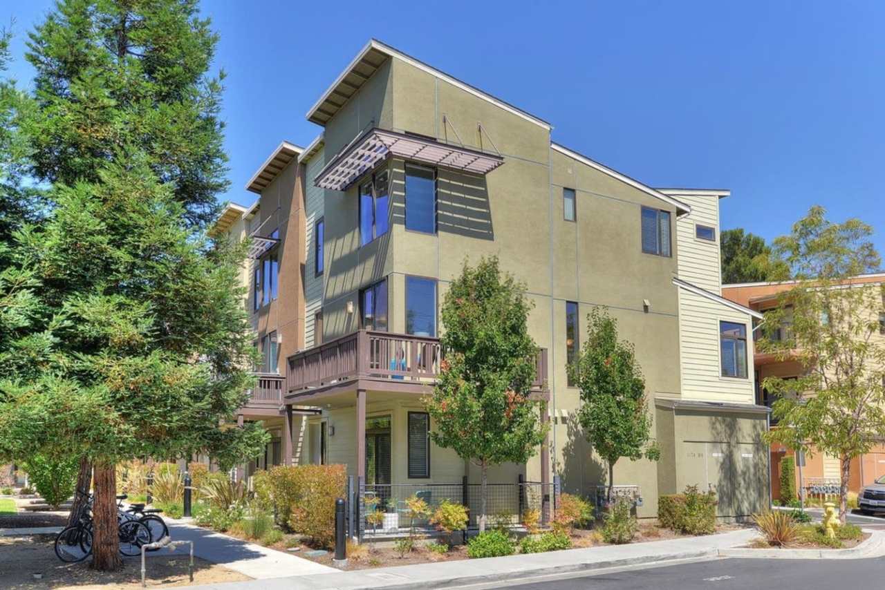 Exceptional End-Unit Townhome in Sterling Park – Palo Alto Living at Its Best!