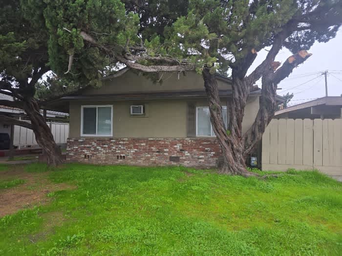 904 Middlecoff Avenue