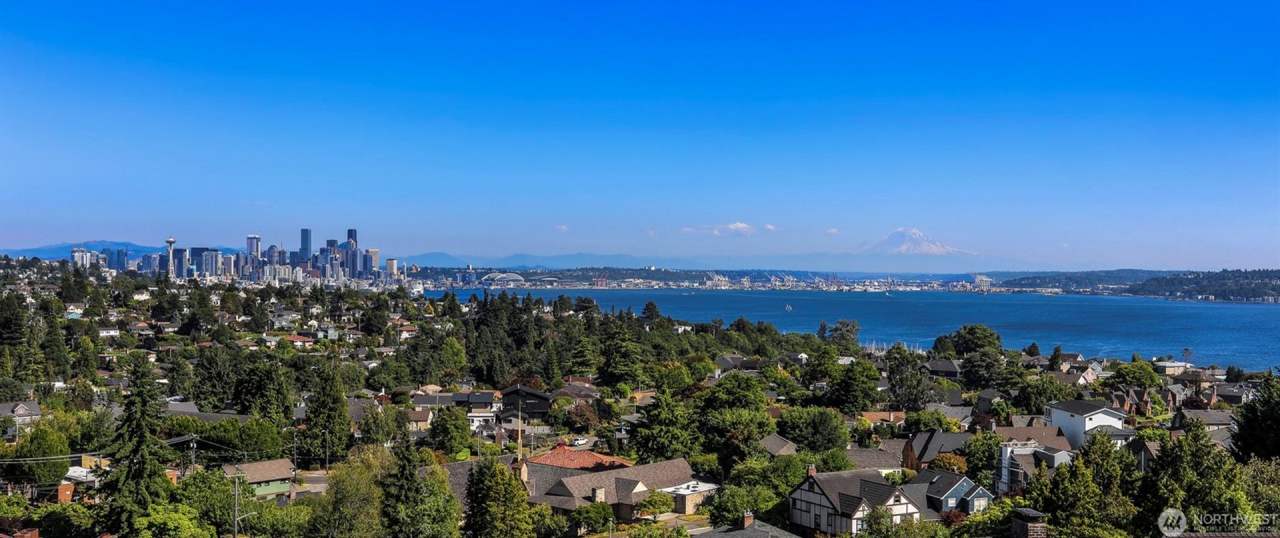 Magnolia Old World Charm with 180' views of downtown Seattle  Puget Sound