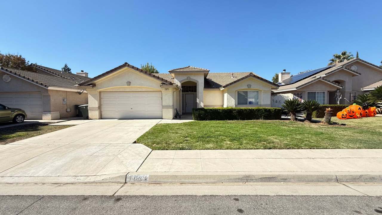 Move In Special!! Must See: Beautiful Home in Desirable Fresno Neighborhood