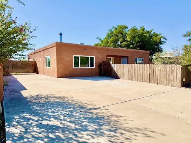 2433 Valencia Drive Northeast