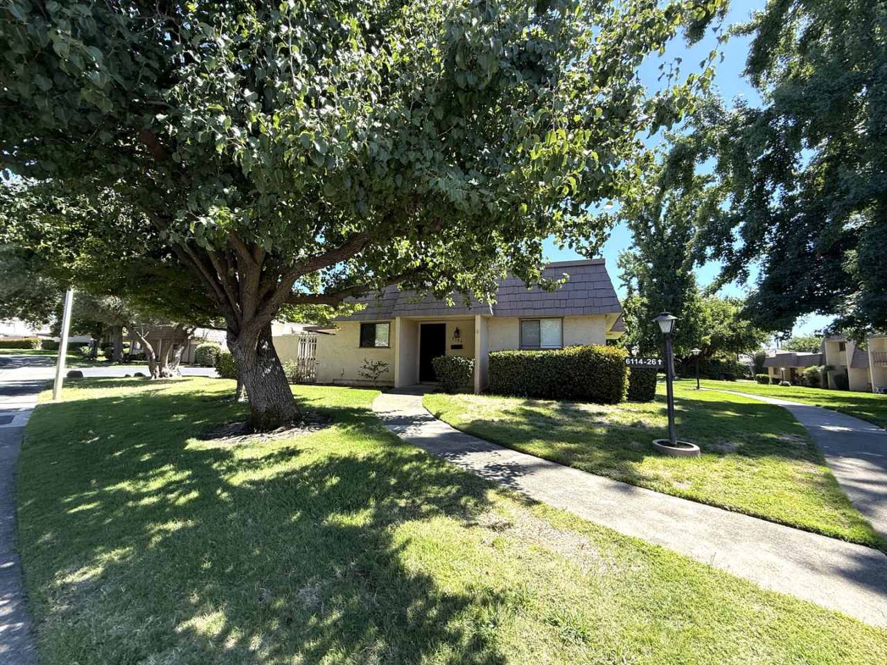 Nicely updated single story condo in Carmichael