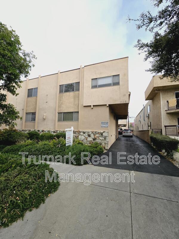 405 E Elk Ave