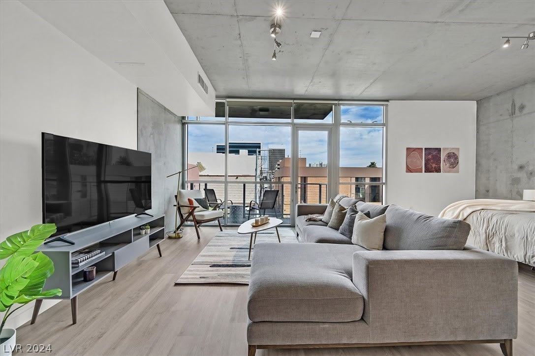 353 E Bonneville Avenue