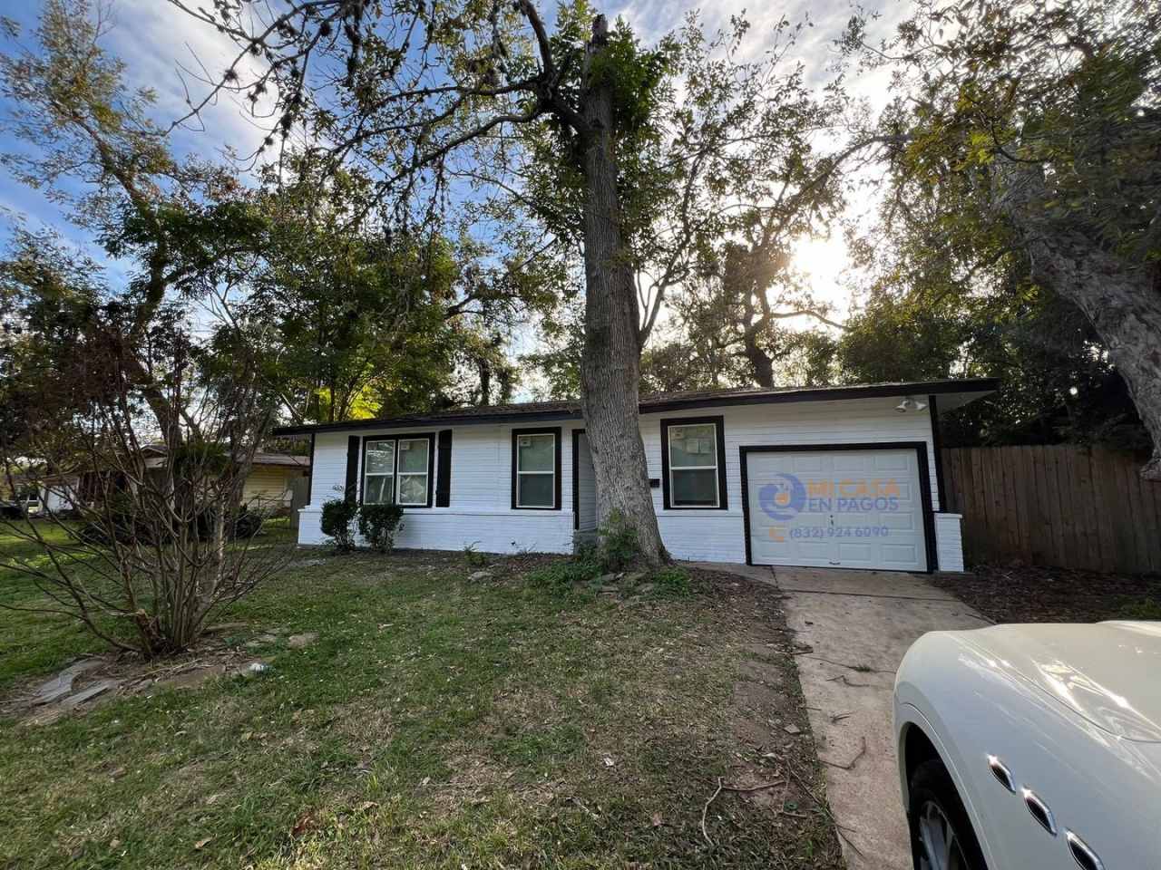 BEAUTIFUL HOME IN LAKE JACKSON. MOVE IN READY!.