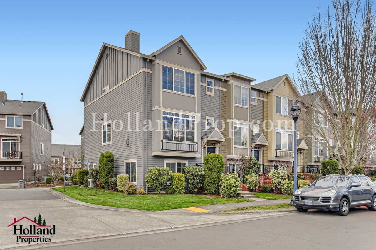 Modern 3-Bed, 3.5-Bath Townhome – Prime Bethany Location!