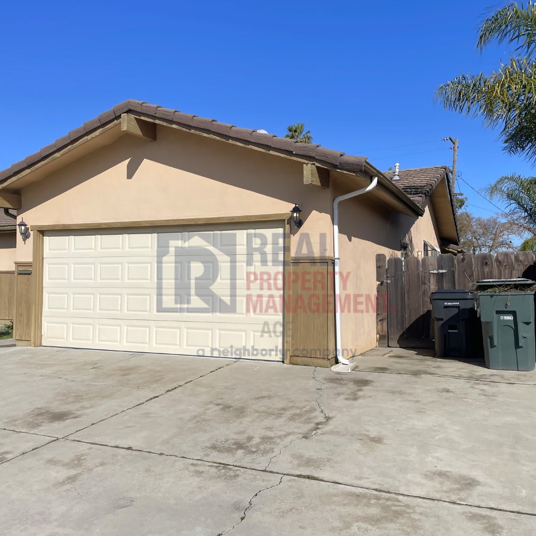 Nice Family Home Near Schools, Transportation and Shopping