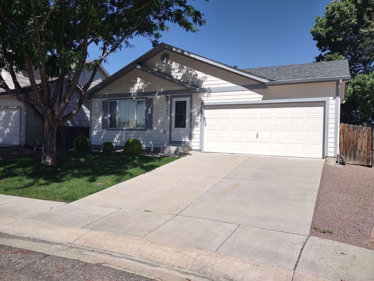 ALL PROSPECTIVE TENANTS MUST SUBMIT A $58 NON-REFUNDABLE APPLICATION FEE PER APPLICANT ONLINE AND BE PRE-QUALIFIED PRIOR TO ANY SHOWINGS