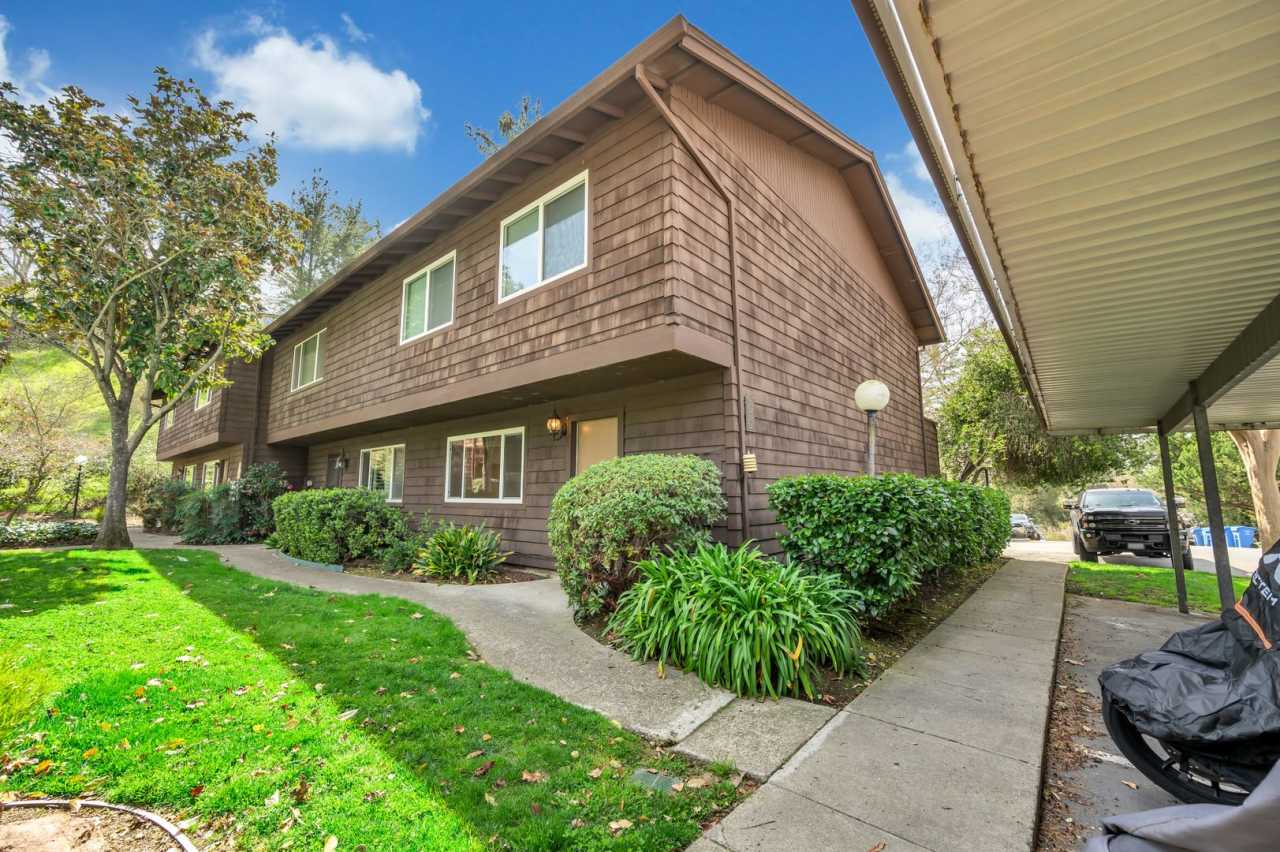 Spacious 4-Bedroom, 2.5-Bath Townhouse Close to BART  Top Schools