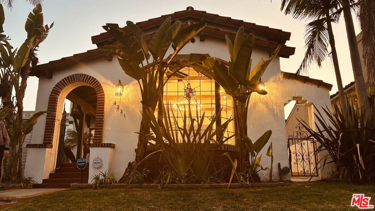 4231 Angeles Vista Blvd