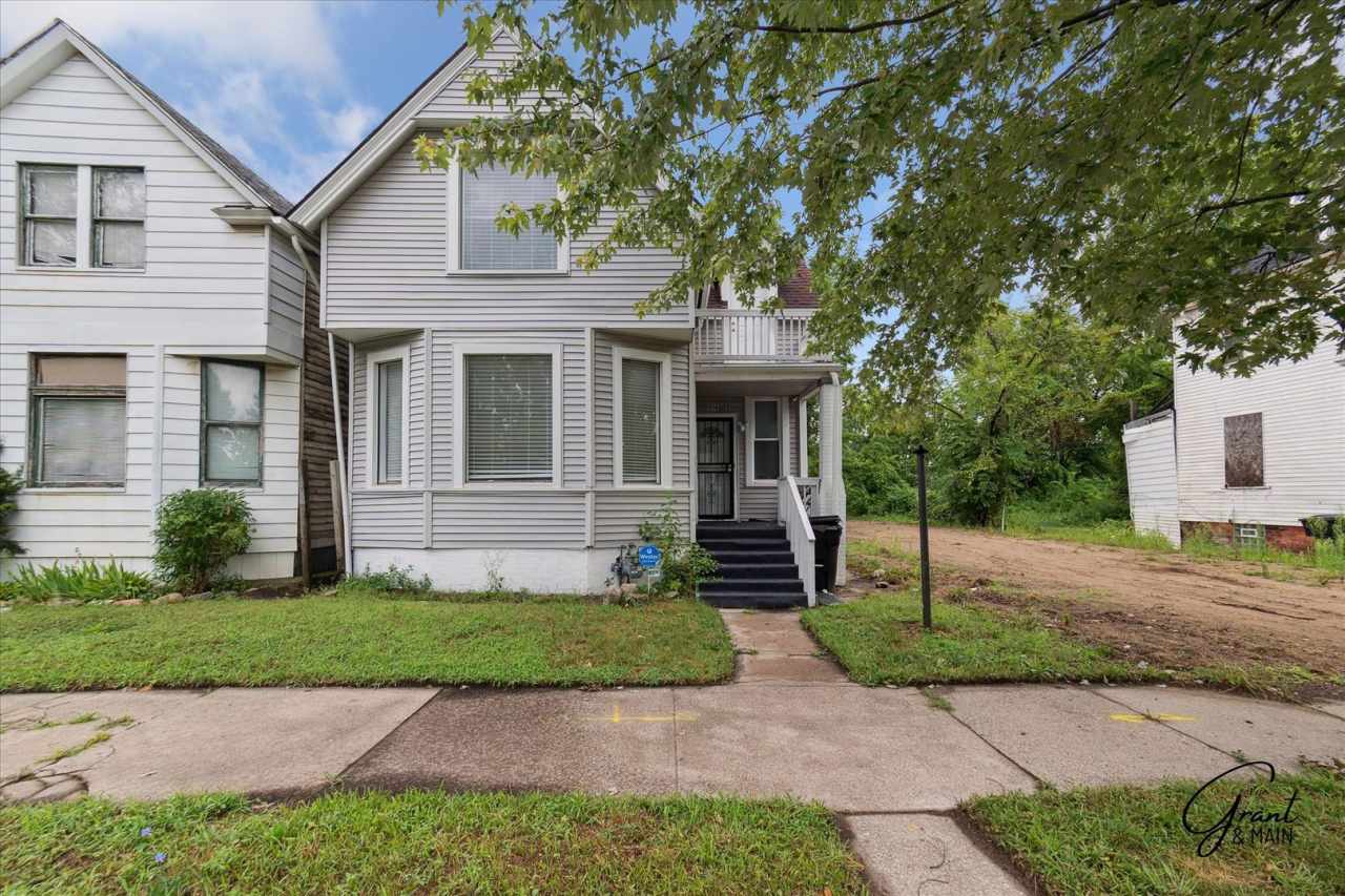 6 bedroom 2 bath $2250