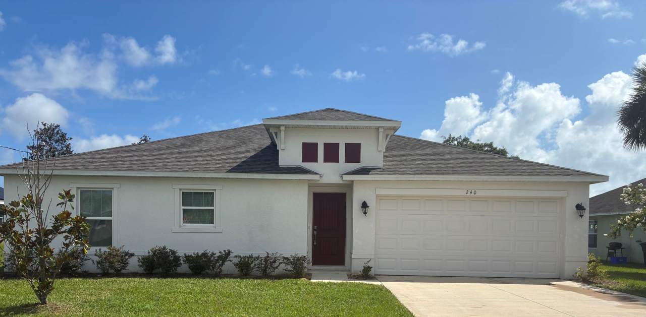 BEAUTIFUL 3/2 HOME IN PALM COAST