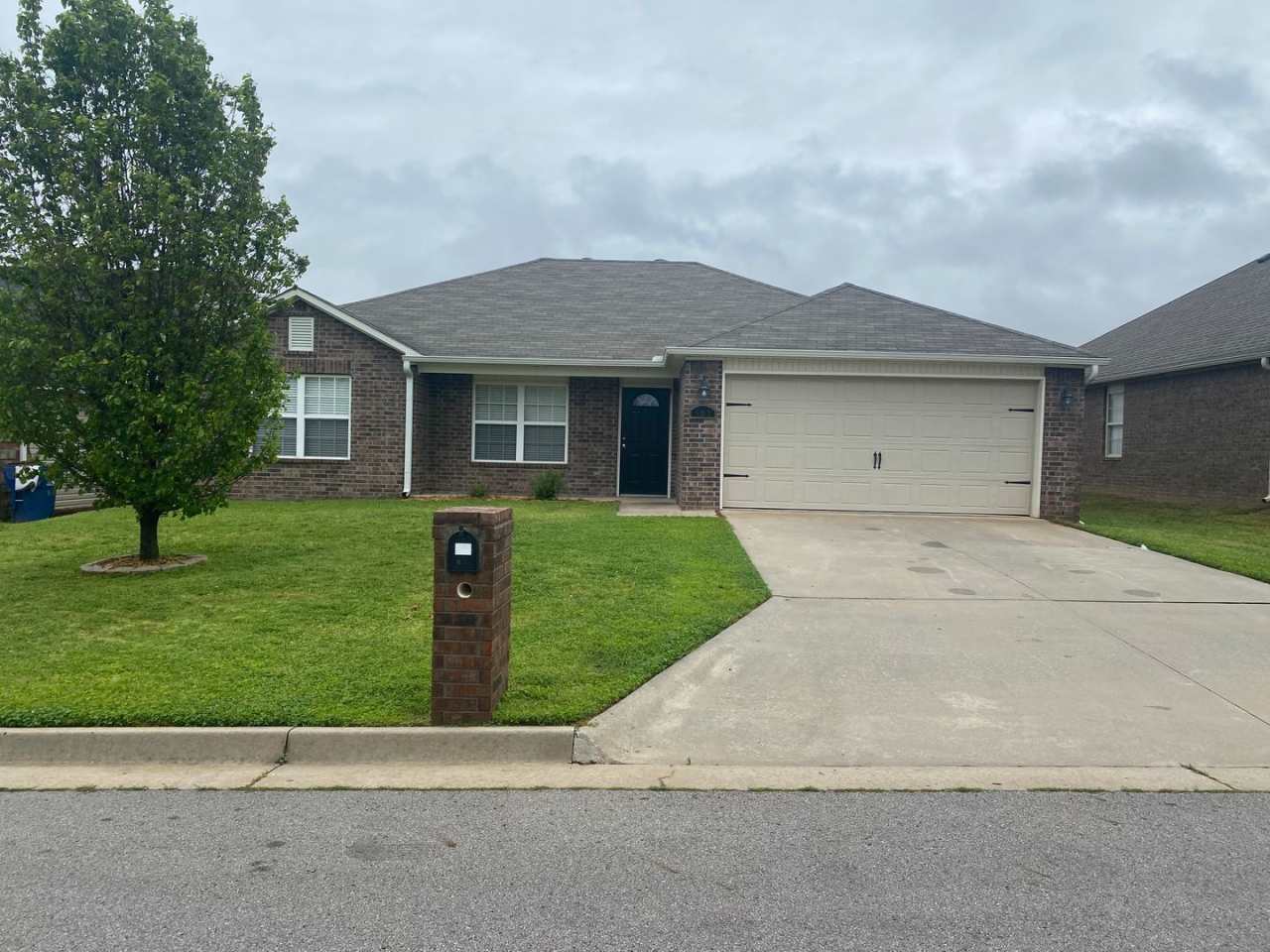 501 Ridge Point - 3Bed/2Bath - 2 Car Garage - GREAT Location, SEE TODAY!!