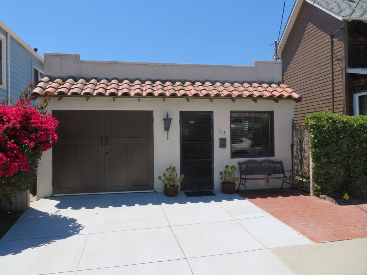 2 plus bed, 1.5 bath, close to Seabright beach