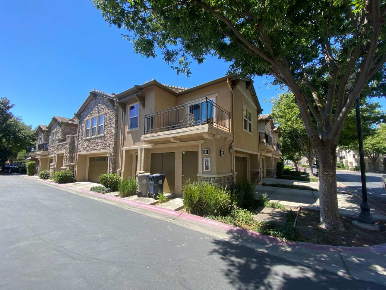 3 Bed, 2½ Bath Two Story Condo in Natomas' Hampton Village