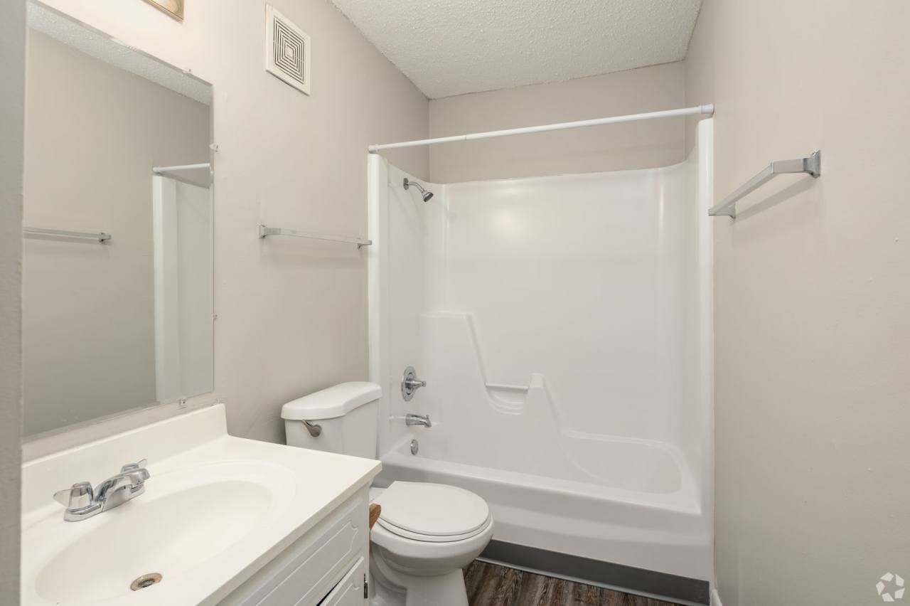 Hartford House Apartments