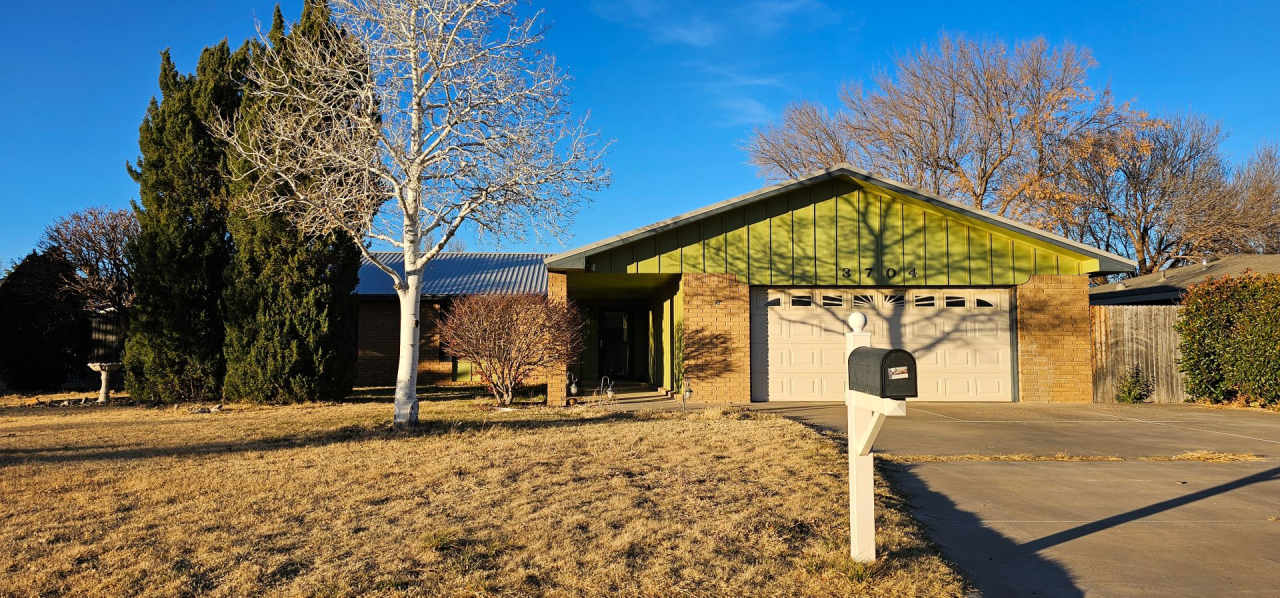 Beautiful 4 Bed/2 Bath Family Home