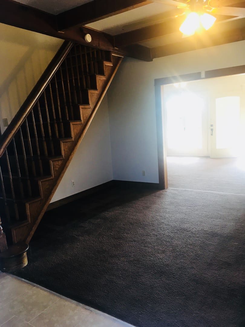 2-Story Country home!