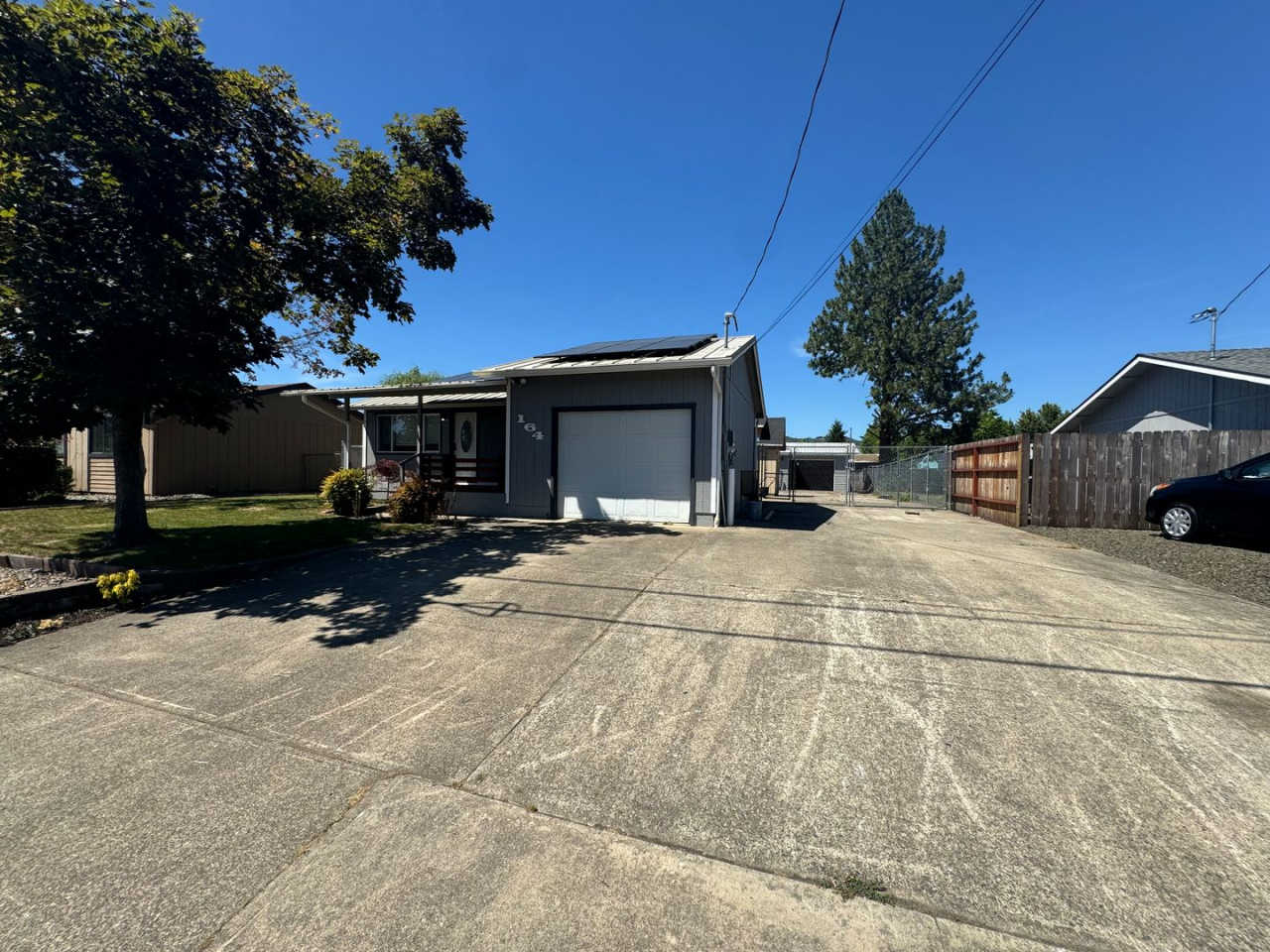 Solar power 3 bedroom 1 bath home with shop in Green