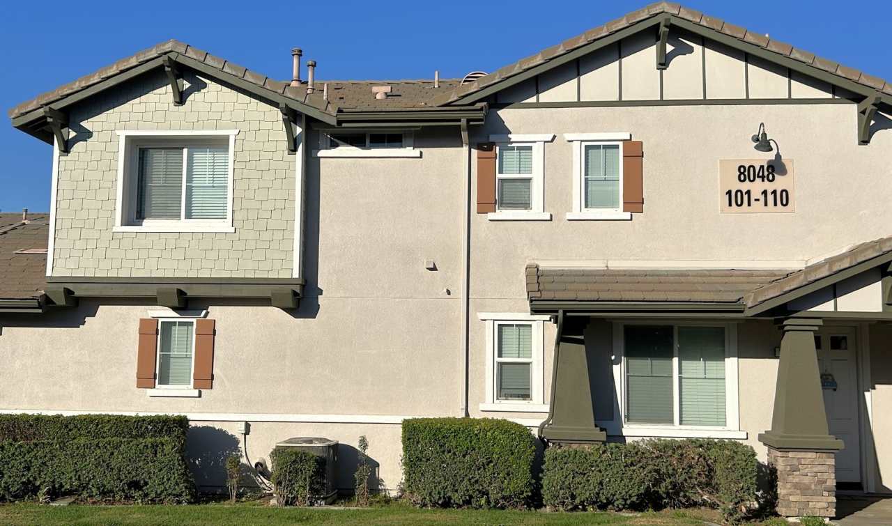 2 Bedrooms/ 3 Bathrooms