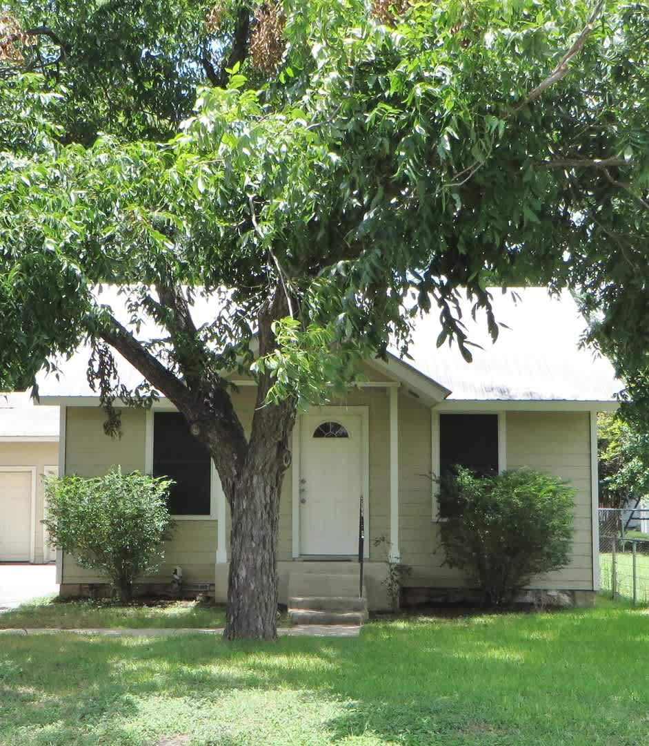 2 Bedroom 1 Bathroom Old Town Home