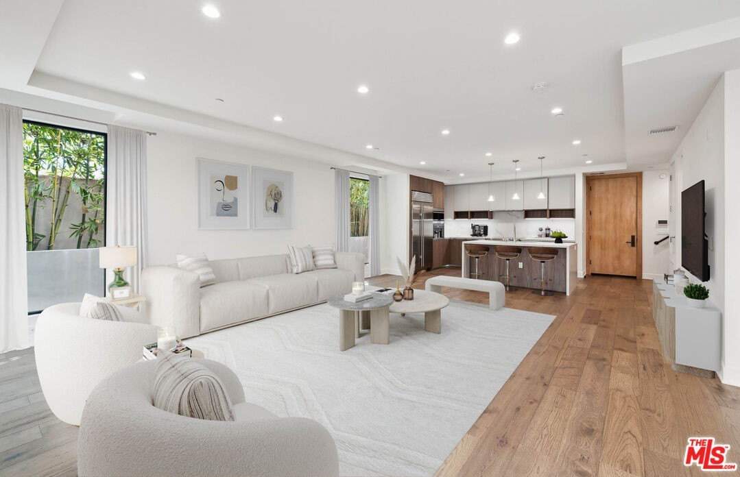 725 N Croft Ave unit: 304