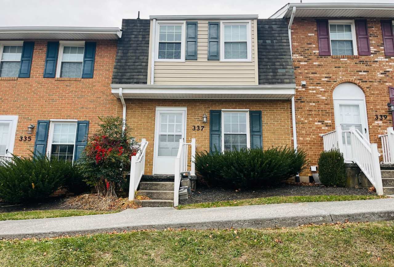 2 Bedroom, 1.5 Bath Townhouse