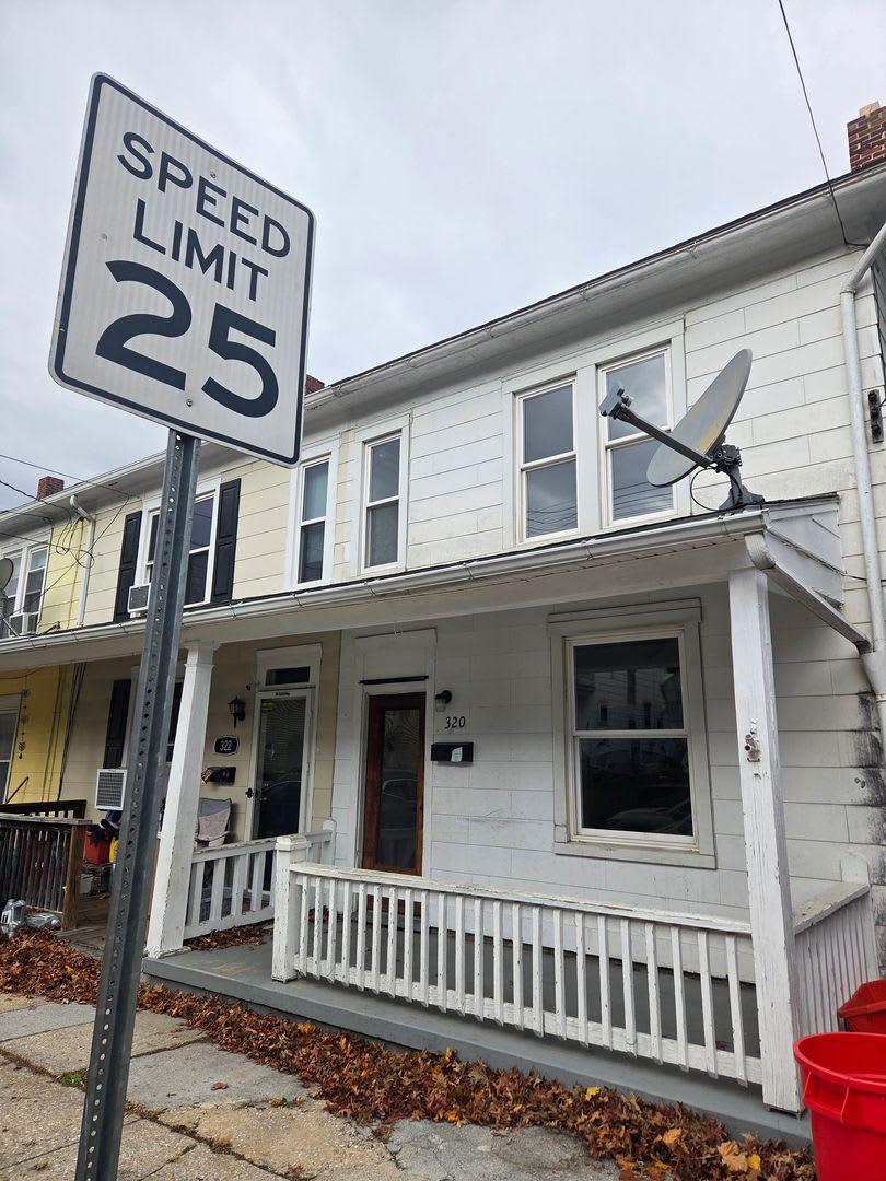 320 Atlantic Avenue, RED LION