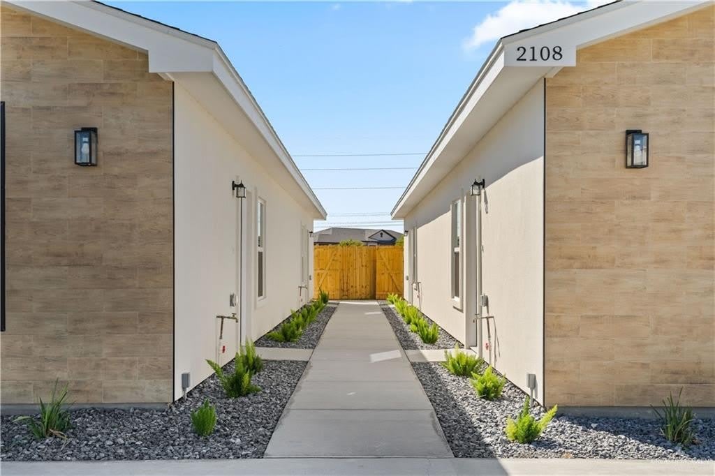 2108 E San Andrea Street unit: 1