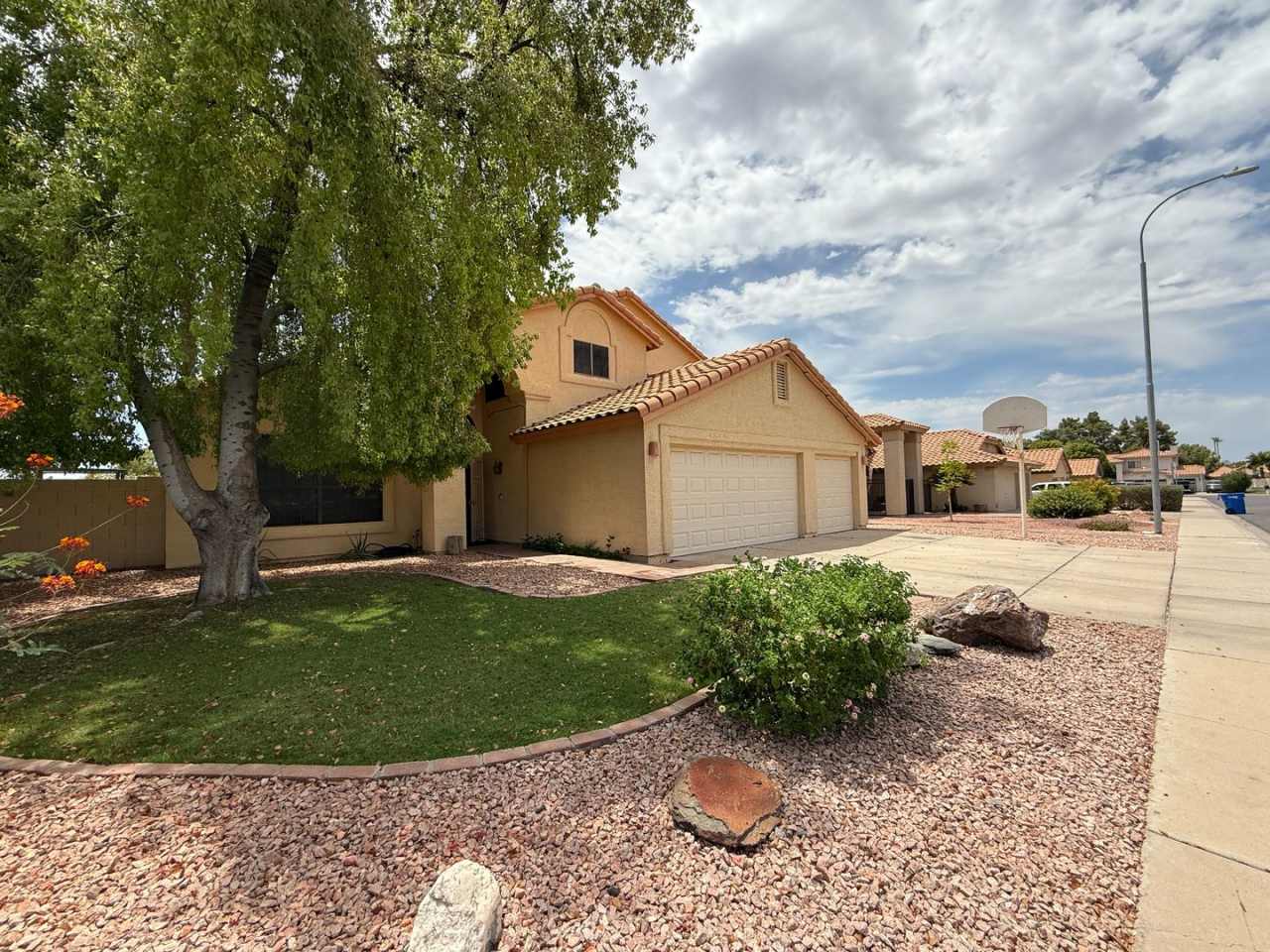 Gorgeous 4 Bedroom w/ Pool