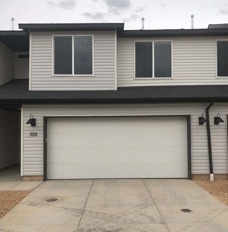 Comfortable and Spacious 4-Bedroom Townhome in Cedar City!