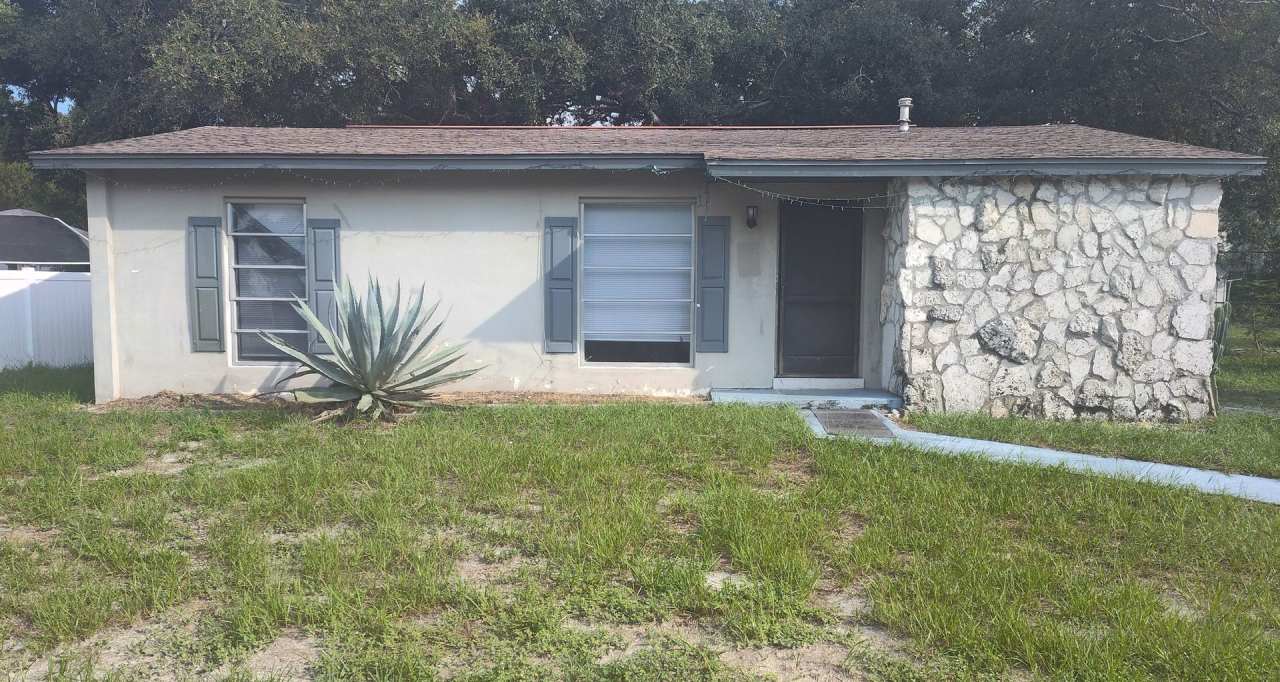 2/1 Single Family in Spring Hill