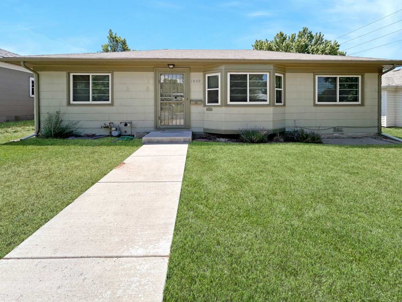 $0 DEPOSIT OPTION! UNIVERSITY PARK/DU, BEAUTIFUL RANCH HOME, 3 CAR GARAGE, HARDWOOD FLOORS, SOLAR PANELS!