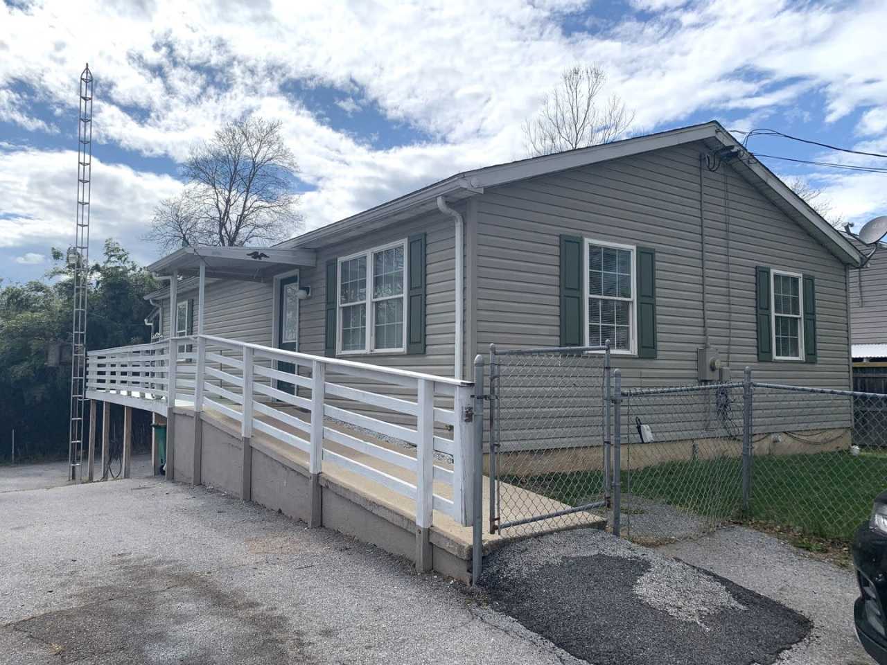 MOVE IN READY, APPLY NOW!!