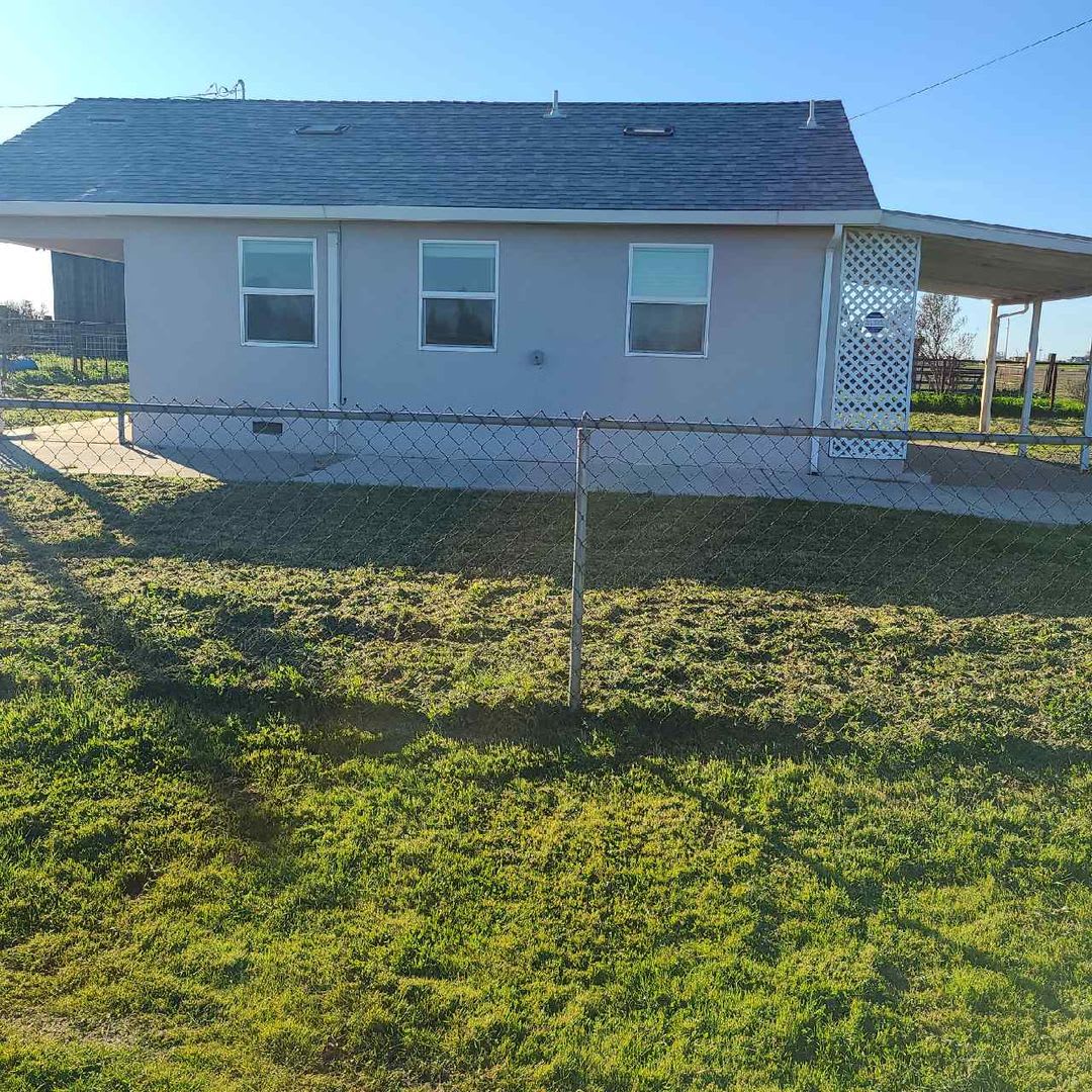 Charming 2 Bedroom 1 Bath Country Home!!!