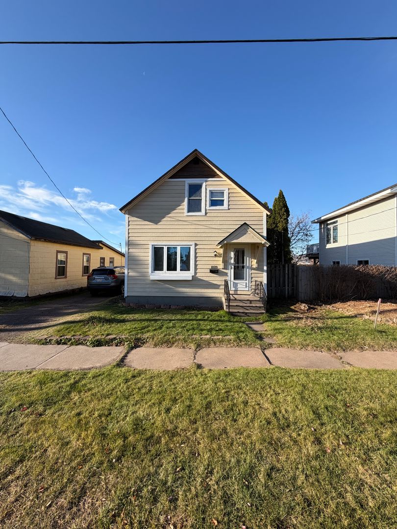 Available Now 3 Bedroom 1 Bath Home on Park Point