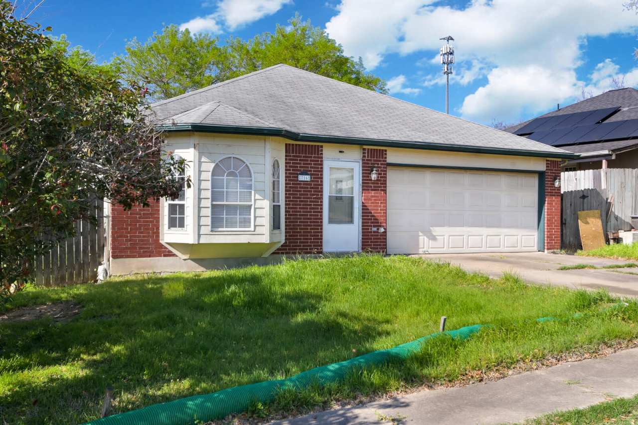 716 Lago Vista Drive