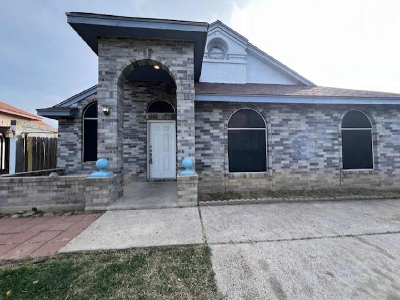 Mines Road Area! Four Bedroom Available!