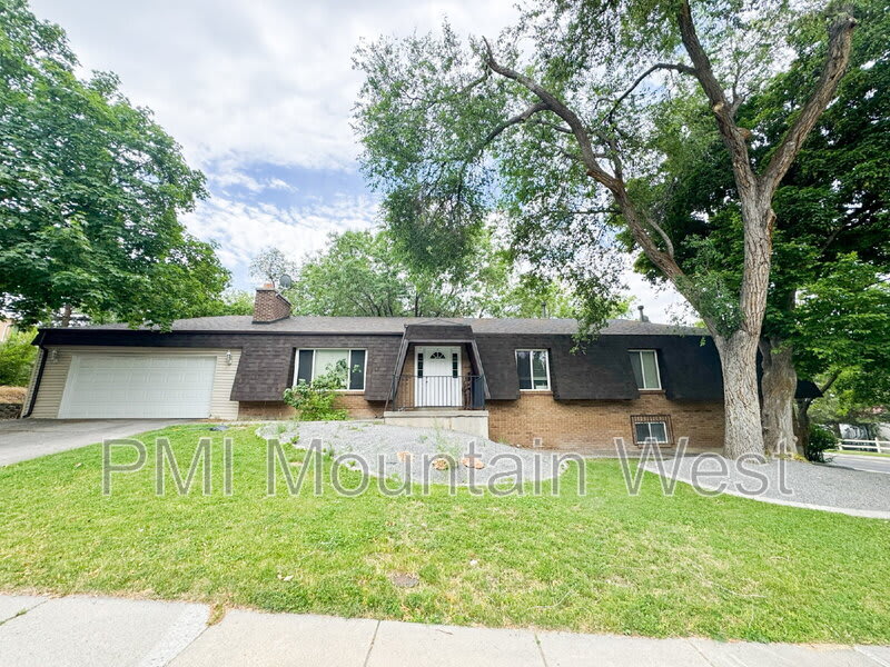 2616 E Towne Drive