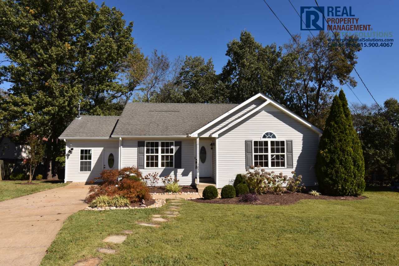 Great 3 bdrm 2ba home w/ large bonus room! Lawncare and landscaping included!