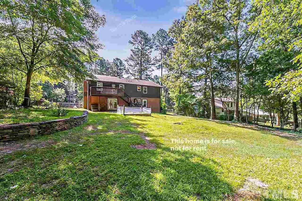 Room in 6 Bedroom Home at Oak Park Rd