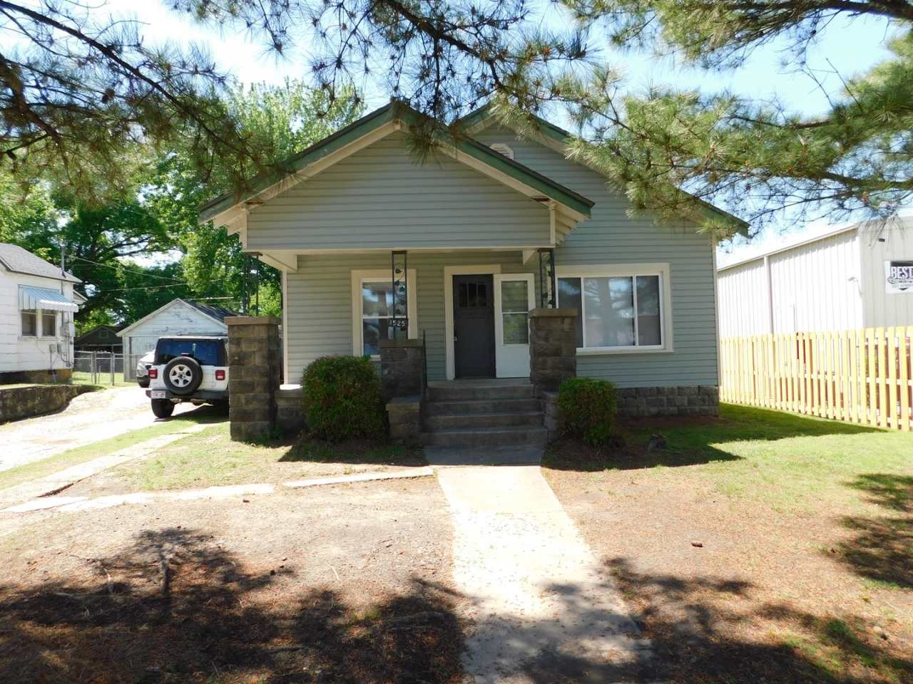 Cute 2 Bedroom 1 Bathroom House