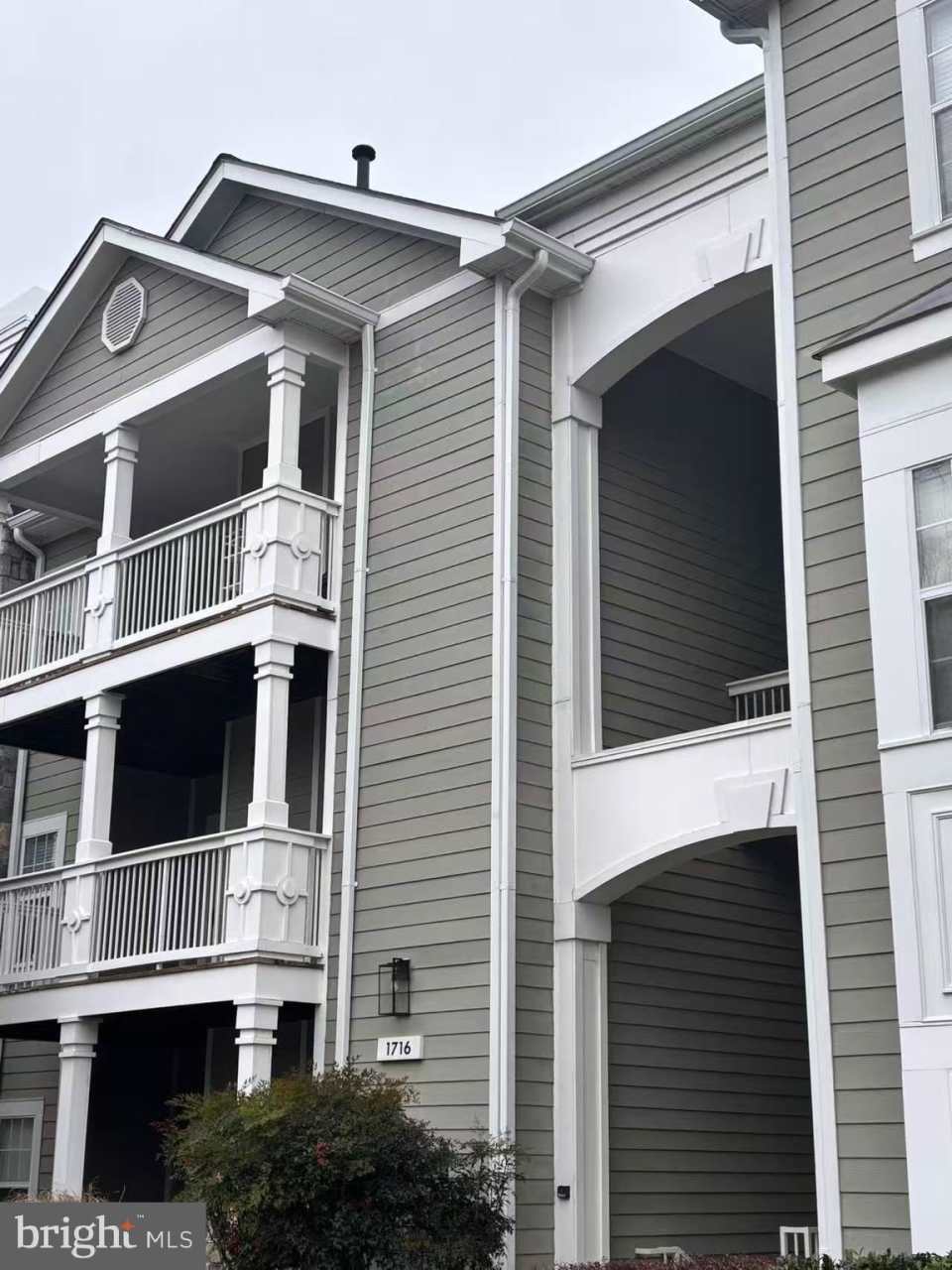 1716 LAKE SHORE CREST Drive unit: 33