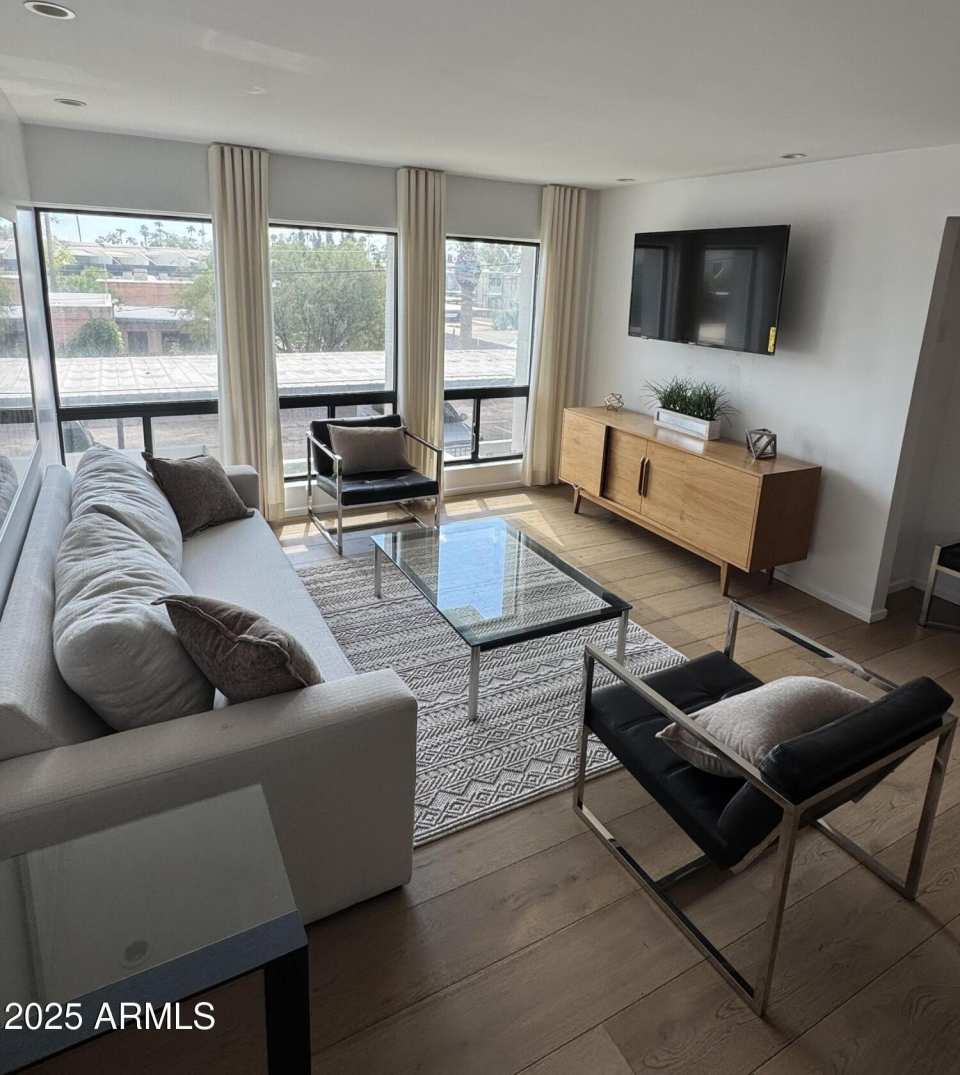 7319 E NORTHLAND Drive