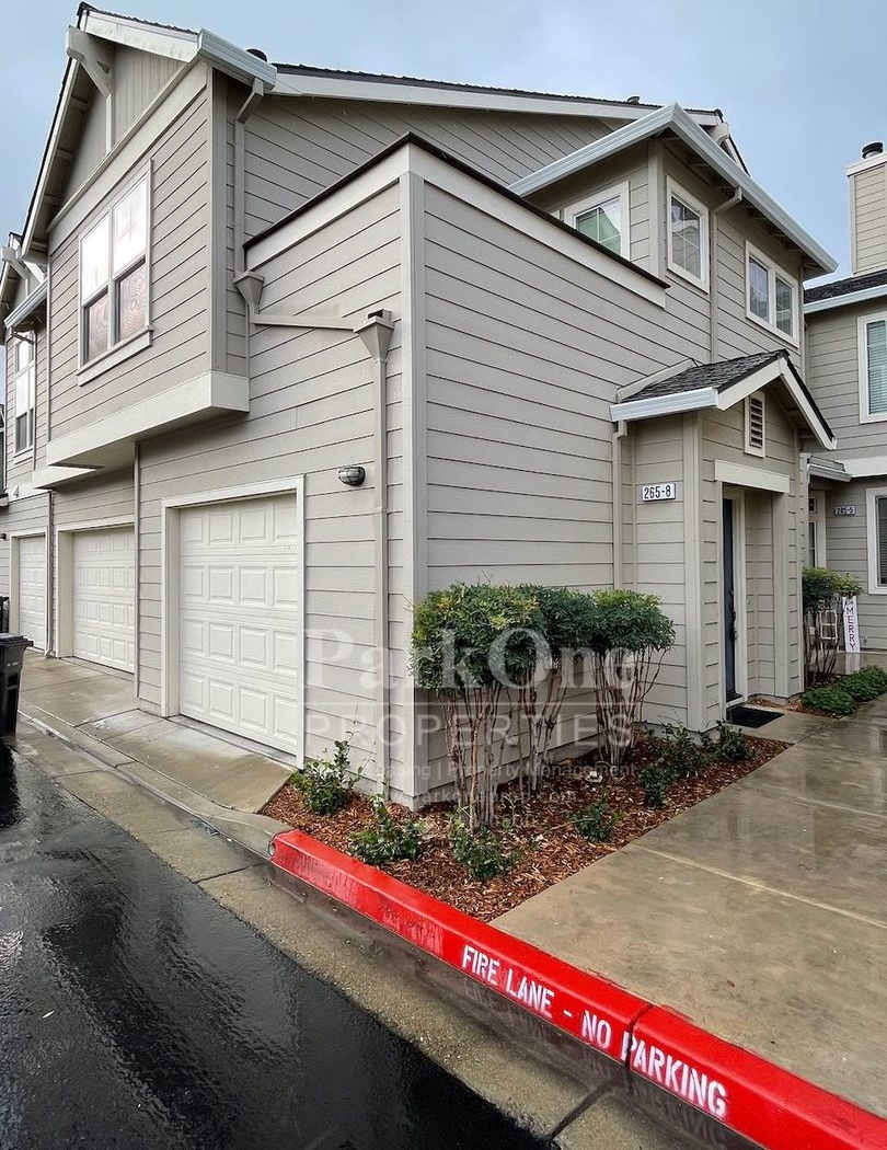 Great Townhouse in Livermore Available Now!