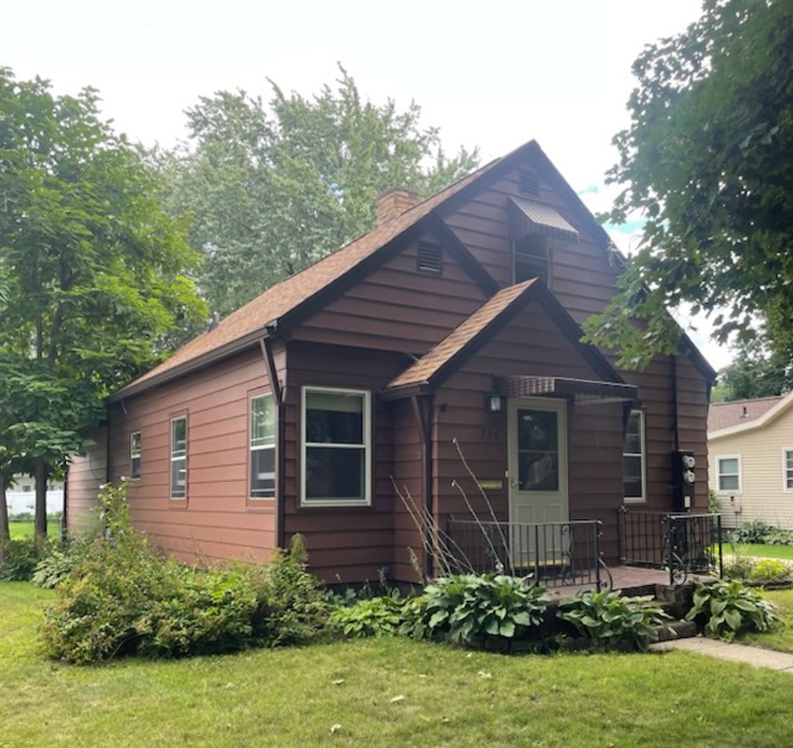 Great Eastside Location 3-Bedroom Bungalow w/Central Air