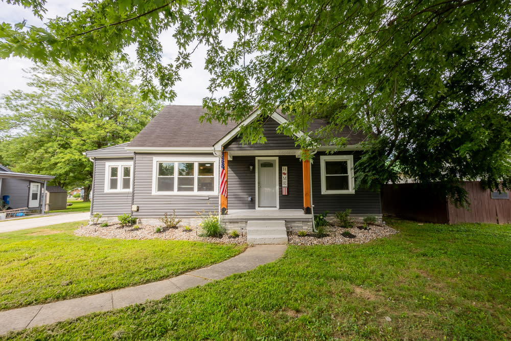 120 College Street Road